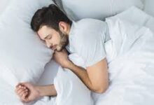 نقش خوابیدن صحیح بعد از ایمپلنت در بهبودی سریع